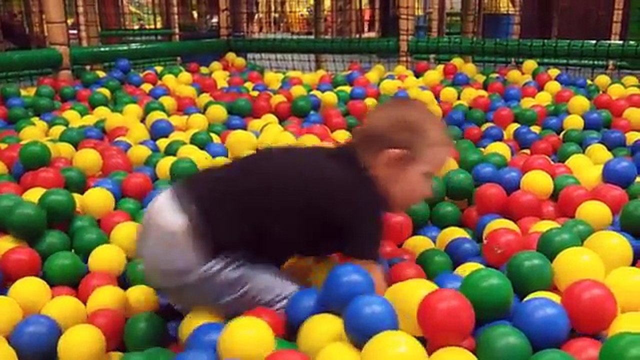 Autobus cabadak famille de jeu et le pays