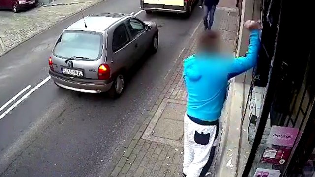 Un homme se fait rattraper par le karma