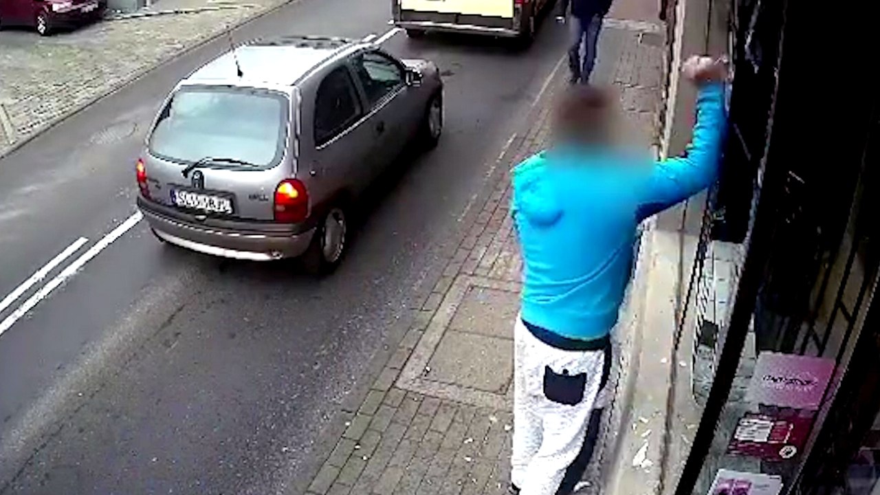 Un homme se fait rattraper par le karma