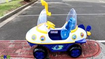 Unboxing Kid Trax Disney Pixar Finding Dory Submarine 6 Volt Battery Powered Ride-On Toy Car Ckn