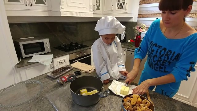 Prenses elif 1 yaşında kutlaması için mozaik pasta yaptık, eğlenceli çocuk videosu