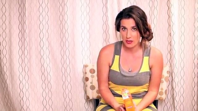 Watch What Happens When You Put Your Feet In Baking Soda And Milk, It’s Genius