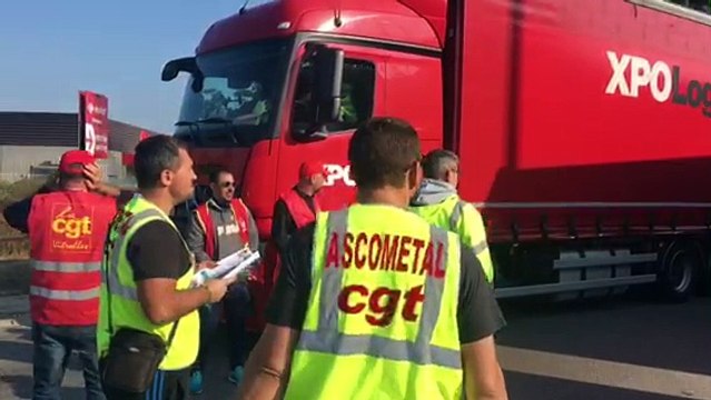 Vidéo - Grève des routiers : sur le barrage filtrant de Lavéra à Martigues