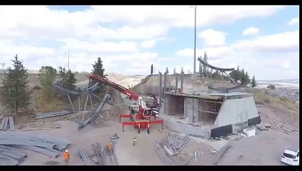 Şehitler Camii Hilal Minare montajı devam ediyor.