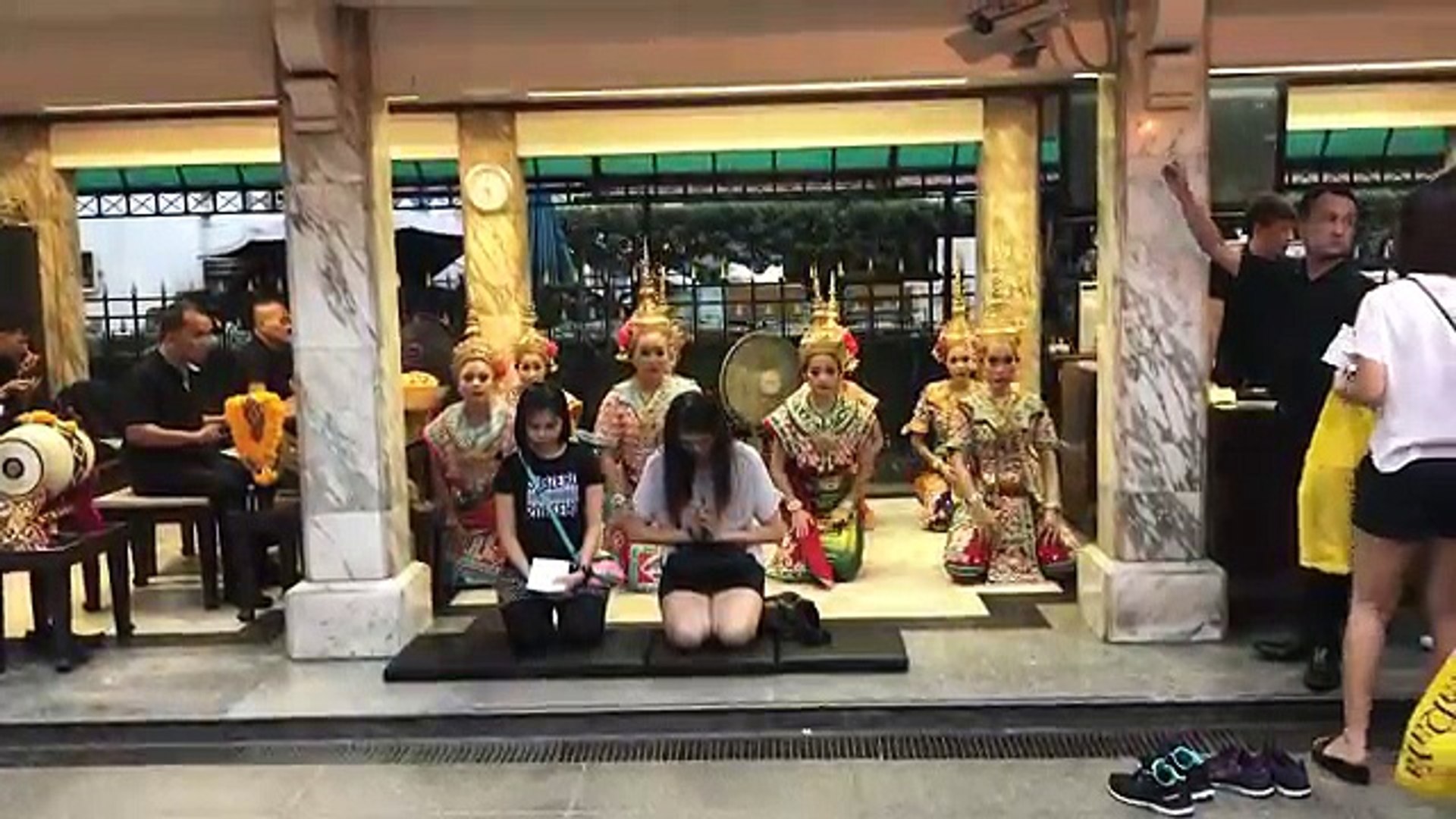 ⁣Bangkok Nightlife - Tinder Date With Hot Thai Girl Travel Video