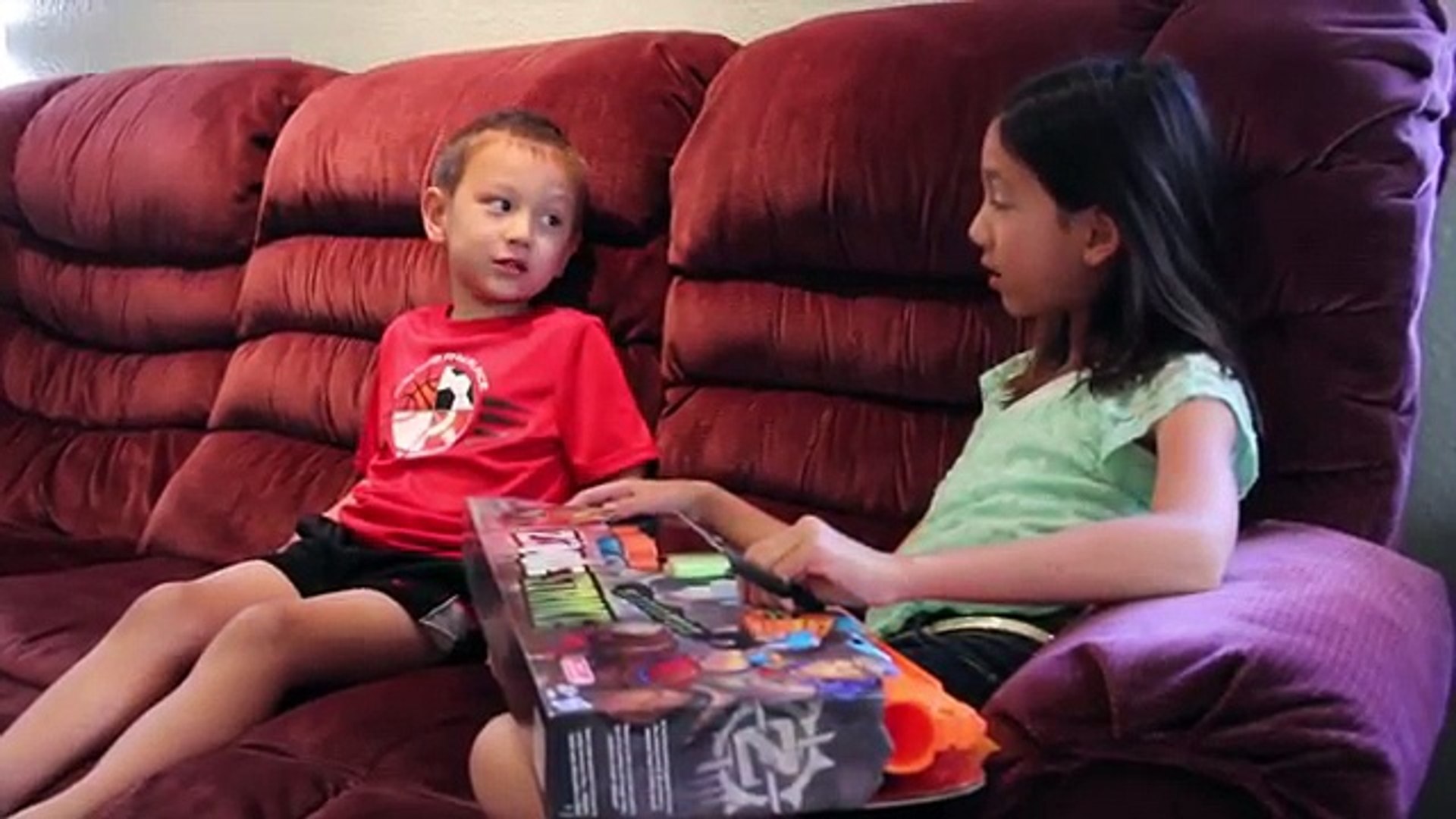 NERF Zombie Strike Sledgefire Unboxing And Review - video Dailymotion