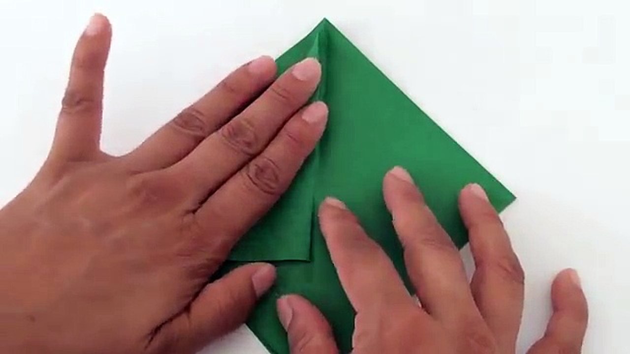 Árbol de navidad de papel. Paper Christmas tree. Christmas decorations.