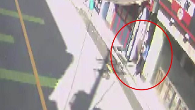 염산·흉기로 무장한 데이트 폭력男, 시민들이 제압 / YTN
