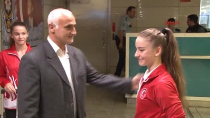 Altın Madalya Kazanan Milli Takımlar Havalimanında Karşılaştı