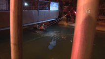 Sulama Kanalında Boğulmak Üzere Olan Sürücüyü Kurtardılar