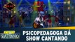 Psicopedagoga dá show cantando Almir Sater