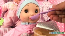 Poupon You & Me Bébé mange sa compote et boit son lait Jouets