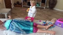 DOC MCSTUFFINS SURGERY ELSA FROZEN!! GIANT NEEDLES IN TUMMY!! DOCTOR RYAN!! PLAYING DOCTOR