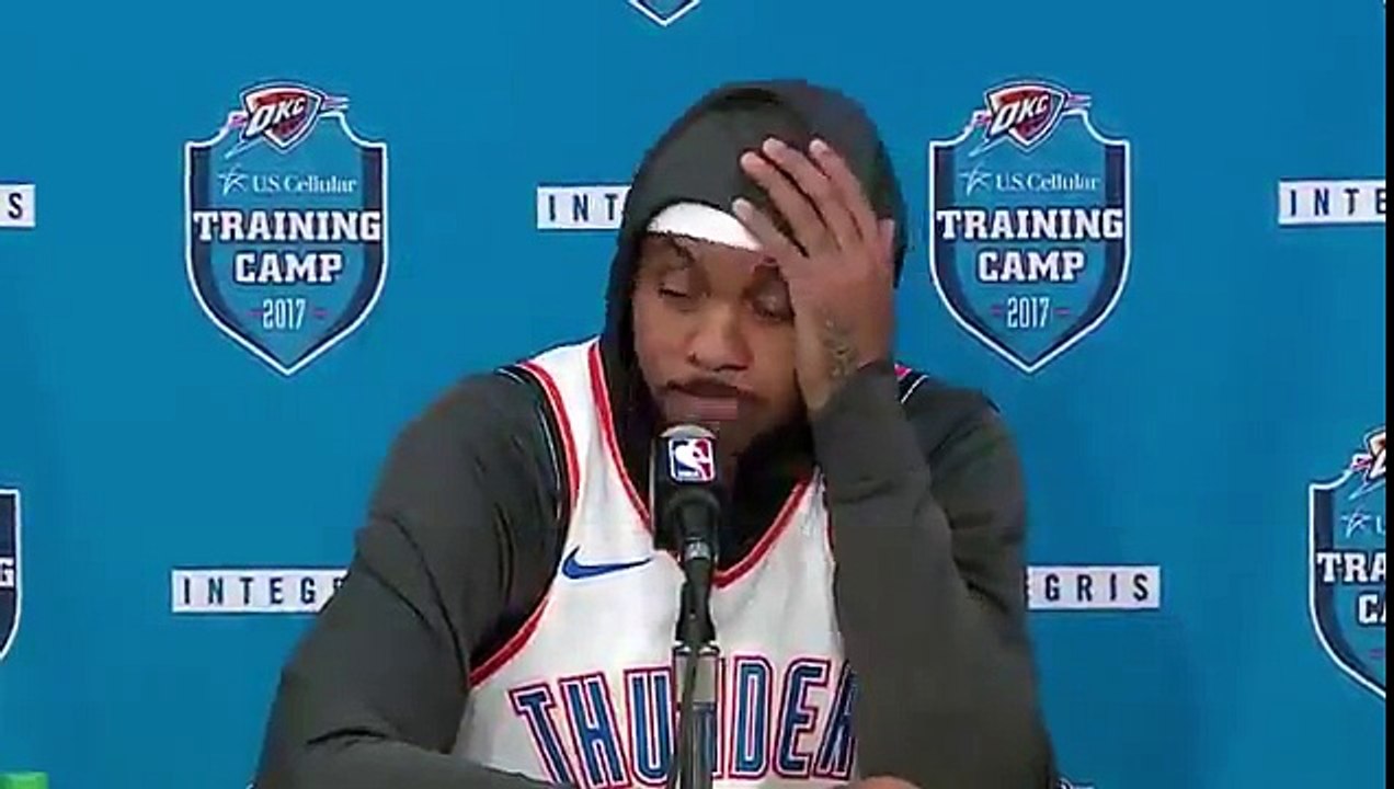 Carmelo Anthony explose de rire quand on lui demande s'il va sortir du banc