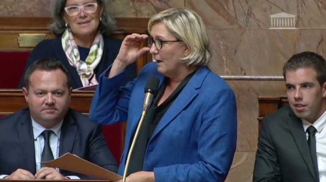 Marine Le Pen a voulu s'inviter dans le ping pong à l'Assemblée, c'est raté