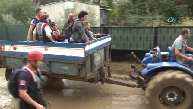 Sel Felaketinde Mahsur Kalan 7 Kişi Afad Tarafından Kurtarıldı