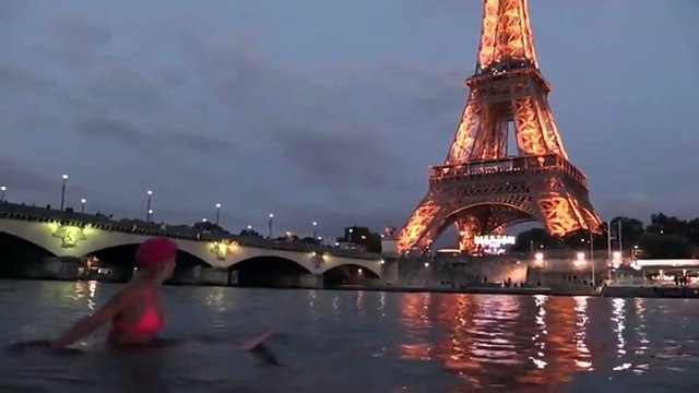 Elle surfe sur la Seine pour défendre le climat : Alison Teal, l' Indiana Jones au féminin