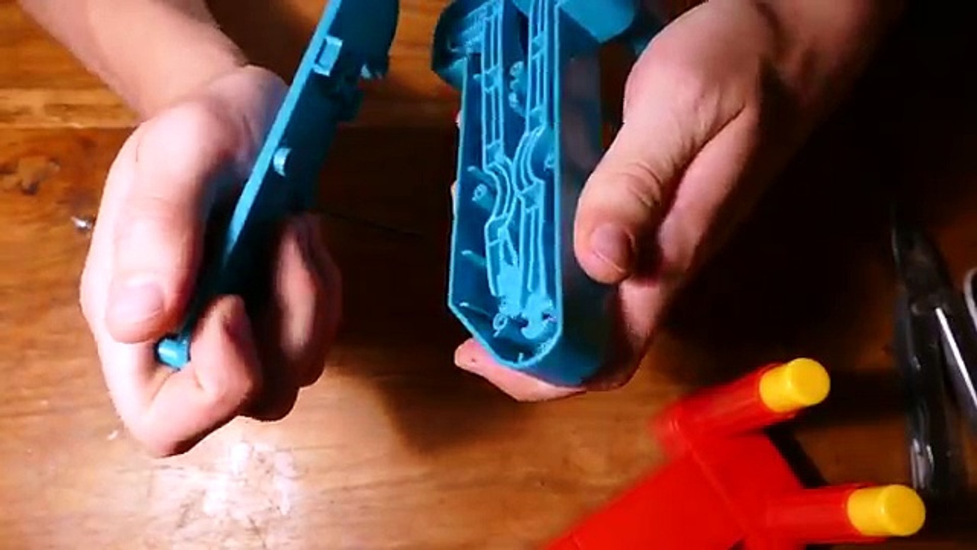 ⁣Whats Inside Rockem Sockem Robots? - Inside Out