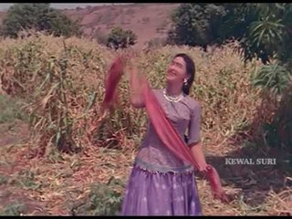 Khandan (1965) | Song | Neel Gagan Par Udte Badal |