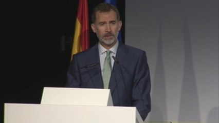 Felipe VI cree que el diálogo "enriquece las soluciones para resolver problemas"