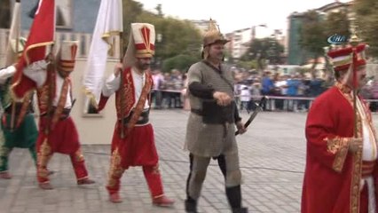 İstanbul İtfaiyesi'nin 303'üncü Yıldönümünde Tulumbacılar Sultanahmet'te Tatbikat Yaptı