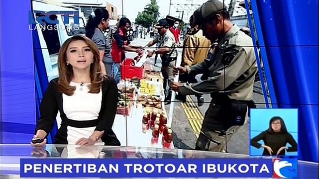 Kendaraan Parkir di Bawah Flyover Diderek