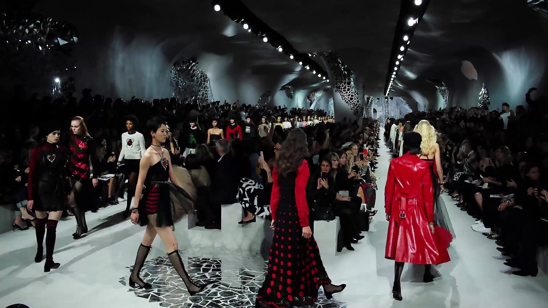 ⁣Paris Fashion Fashion SS18 : Dior