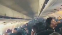 Des passagers évacués en urgence d'un avion rempli de fumée