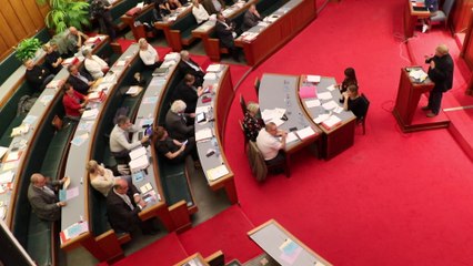 Suppression des Provinces, surréalisme ou caméra cachée !