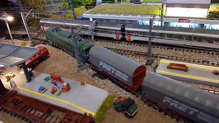 CC 7100 et wagons bâchés