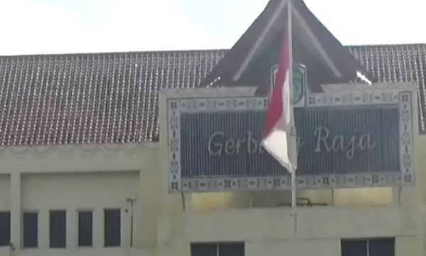 KPK Geledah Ruang Kerja Bupati Kutai Kartanegara