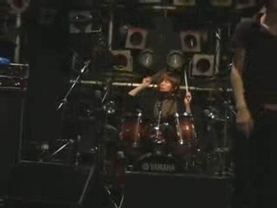 Exist†trace - Liquid [Demented Show Live Clip]