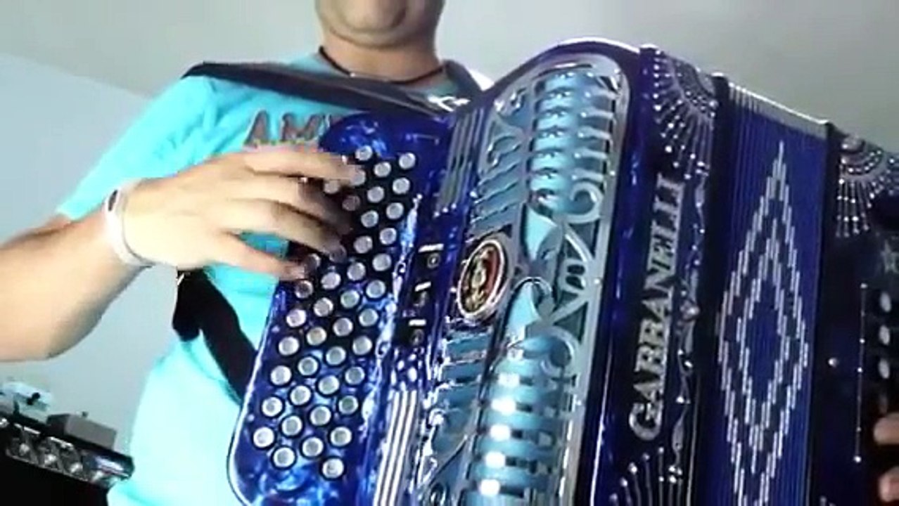 Como usar el sonido de 5 registros en acordeon de 3 registros