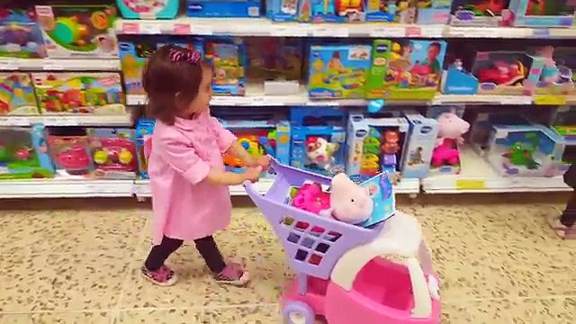 Little Girl Doing Grocery Shopping at Supermarket / Mini Cart / Peppa pig Toys