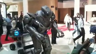 Real robot in Dubai Freaking People (Titan) - Caught On Camera