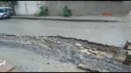Tekirdağ'da Sağanak Yağış Hayatı Felç Etti