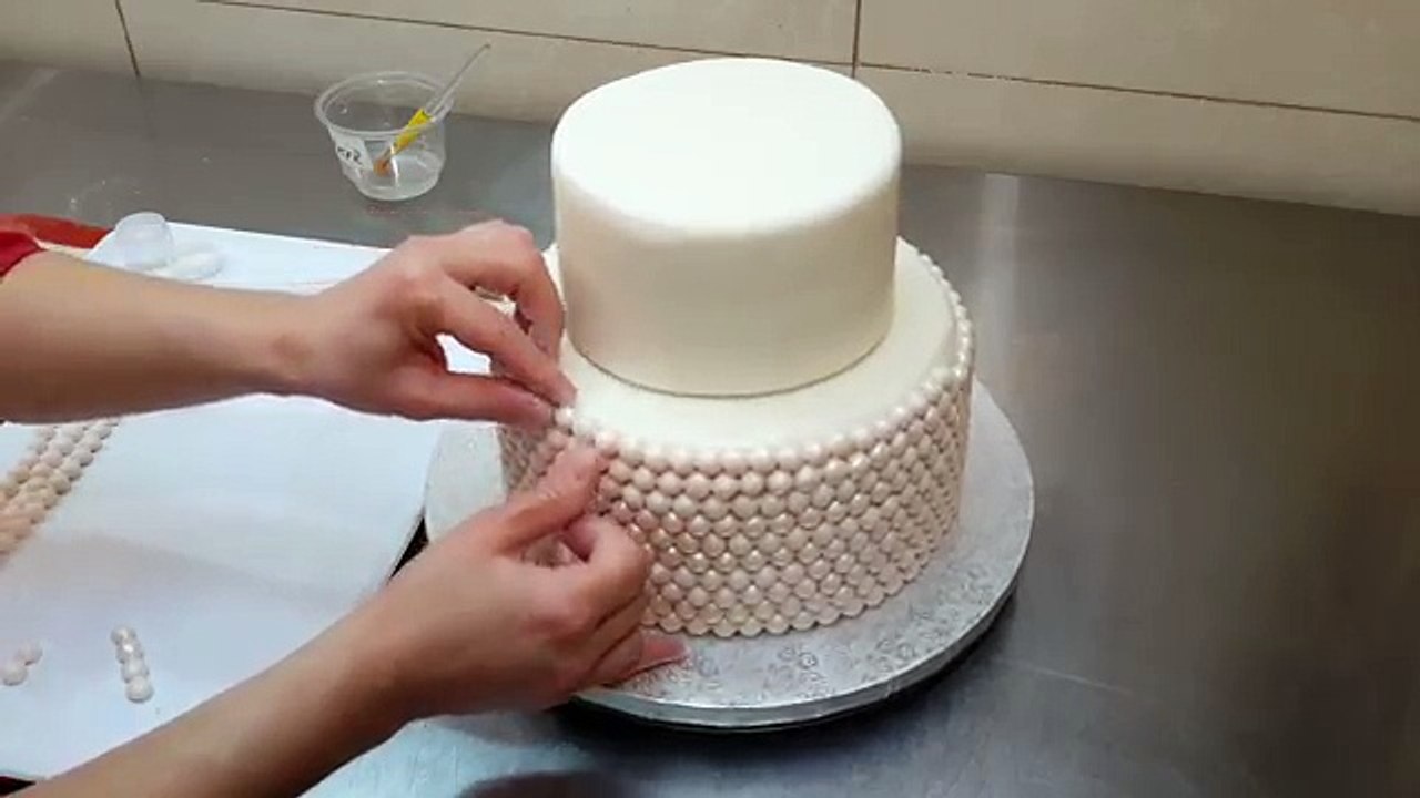 Roses & Pearls Cake - Wedding Cake Idea by Cakes StepbyStep