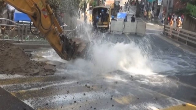 공사 중 상수도관 파열...5천 세대 9시간여 단수 / YTN