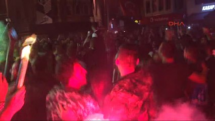 Beşiktaşlı Taraftarlar Leipzig Galibiyetini Coşkuyla Kutladı