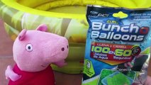 Peppa Pig 100 globos de agua en 60 segundos | Vídeos de Peppa Pig en español