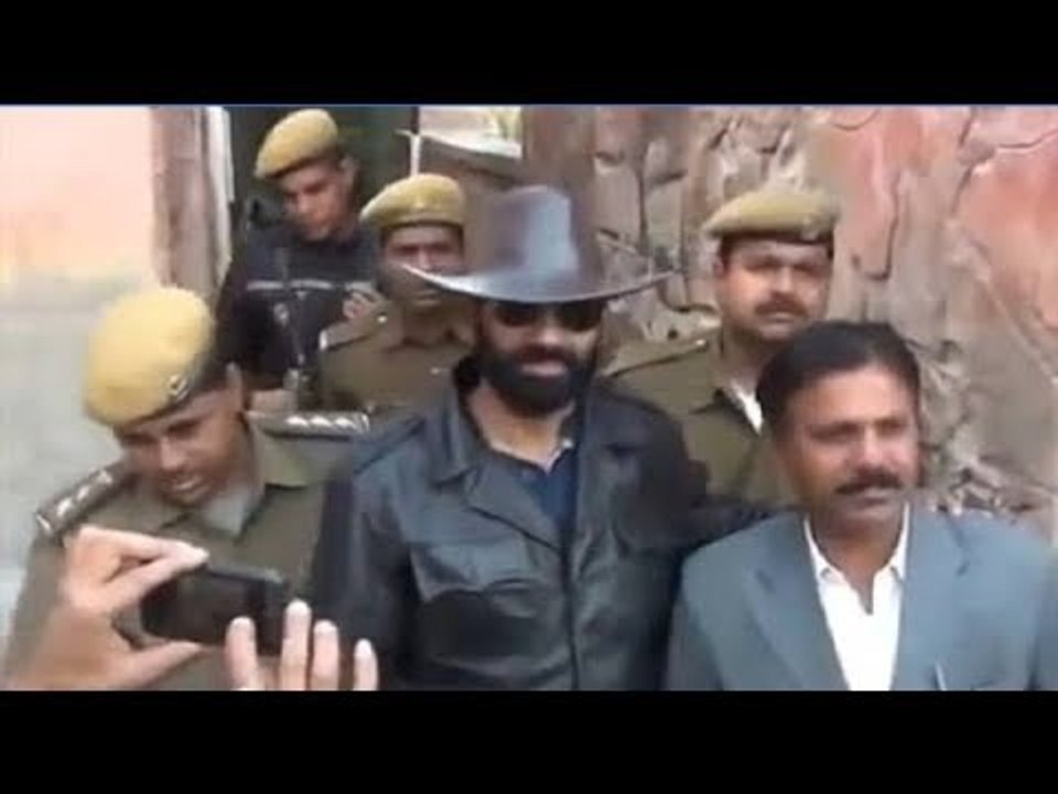 ये है आनंदपाल सिंह का हमशक्ल , पुलिस भी चकरा गयी इसे देख कर । Duplicate Of Anandpal Singh Found