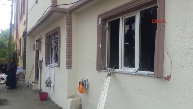 Bursa Lambayı Yakınca Eve Sızan Doğalgaz İnfilak Etti 3 Yaralı