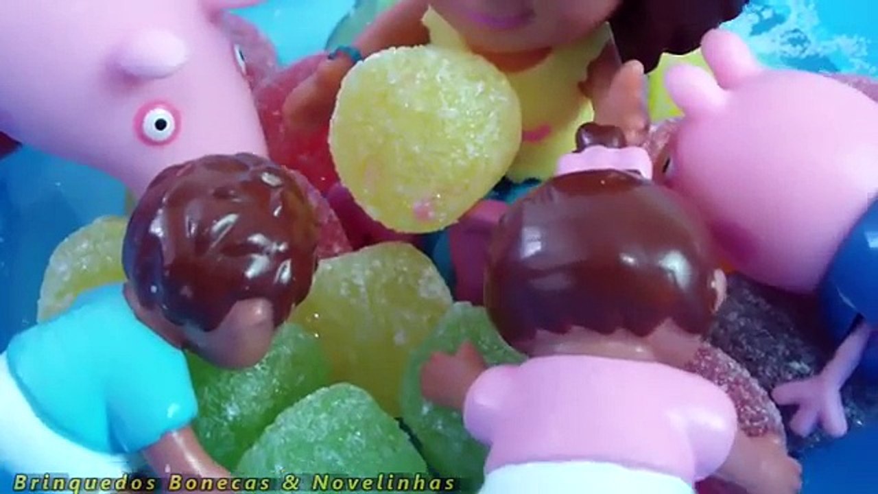 Pig George da Familia Peppa Pig na Piscina de Balinhas de Goma Play-Doh Dora Aventureira gêmeos