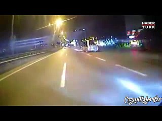 Yaralı Köpeği Yanına Alıp Yardımcı Olup İnsanlığa Dair Umut Işığı Olan Şöför Kardeşimiz