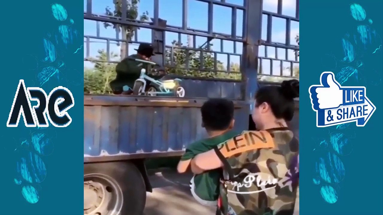 CHINESE FUNNY VIDEOS - NEW 2017-Surprise! Do not miss! Try not to laugh - laugh ha ha--voZvmWAFUs