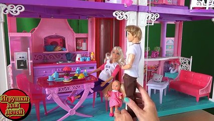 Видео с куклами Барби наконец родила дочку у доктора Кевина, Кен счастлив