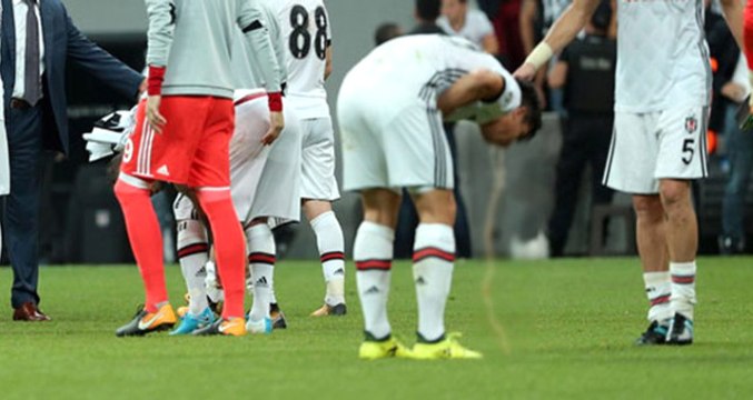 Beşiktaşlı Necip Uysal, Maç Sonunda Sahaya Kustu