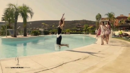 Güzellik Yarışması Hazırlığında Boy Gösterirken Havuza Düştü