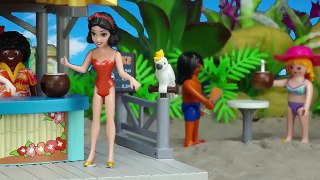 Barbie y las Princesas Disney de Vacaciones en la Casa de Playa de Playmobil - Vídeos de Juguetes