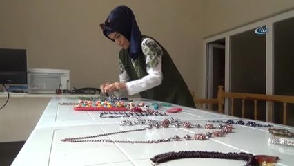 Bedensel Engelli Genç Kızın Azmi Engel Tanımıyor